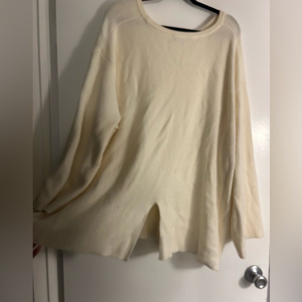 Plus size sweater - Picture 2 of 3